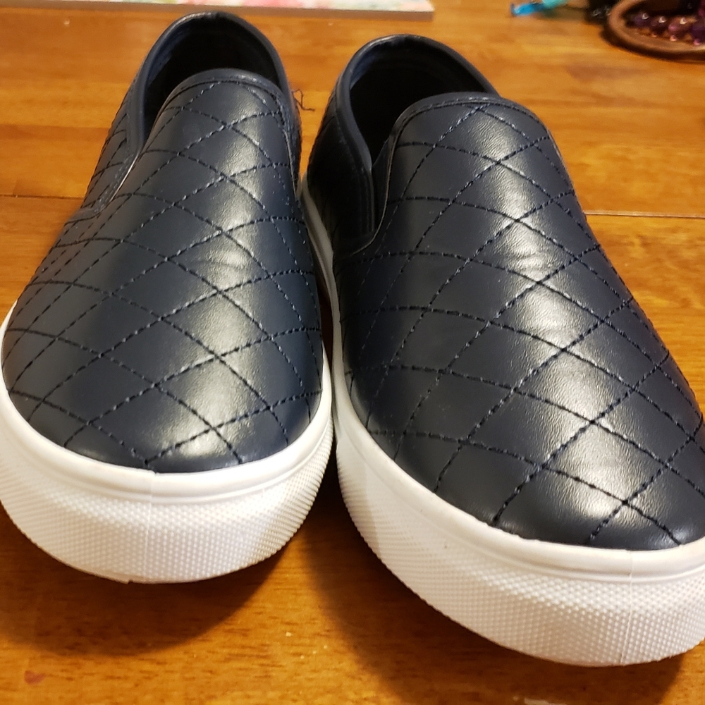Ladies Athletic Shoes